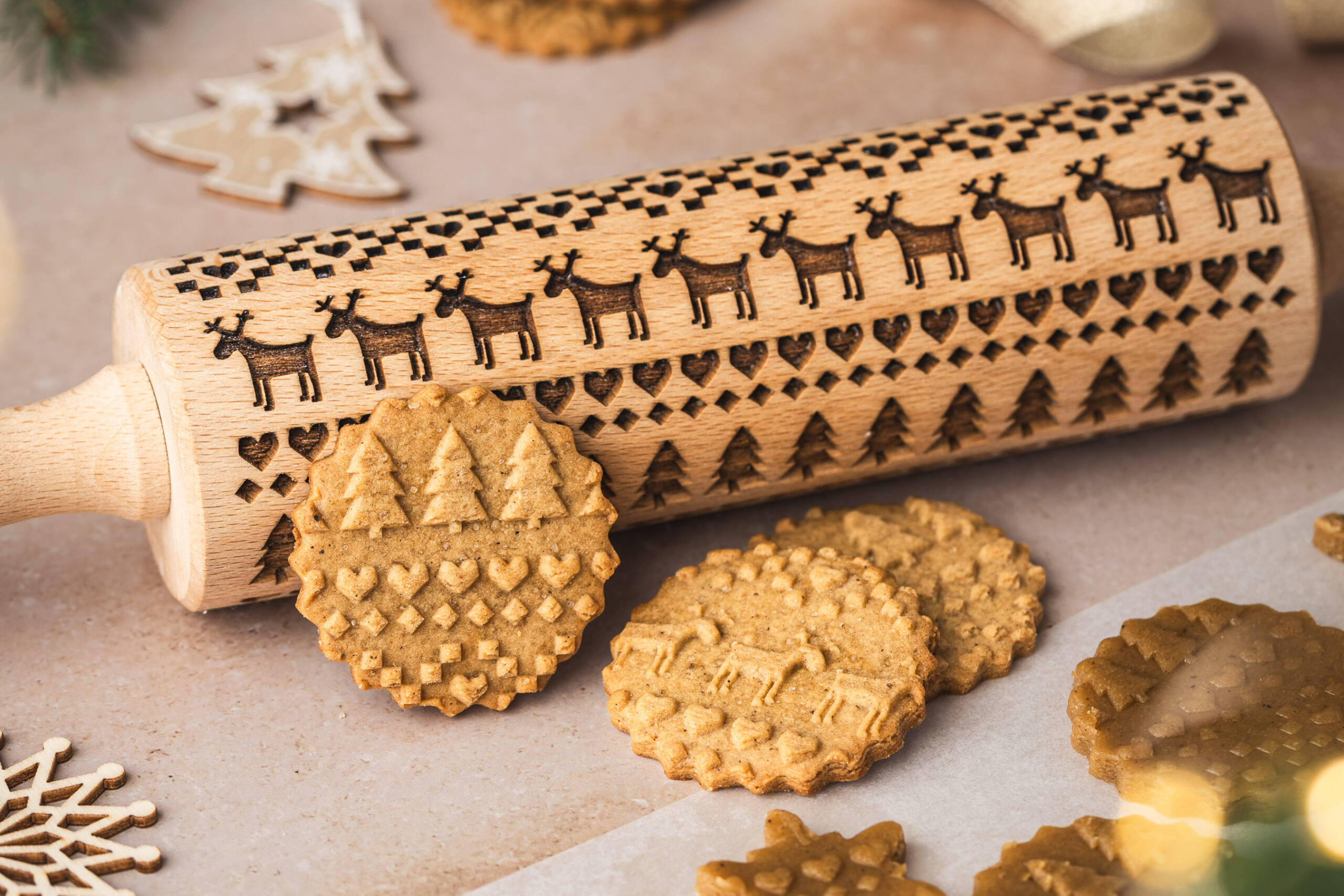 Embossed Carved Rolling Pin Pine Сedar Cone for Shortbread Cookies