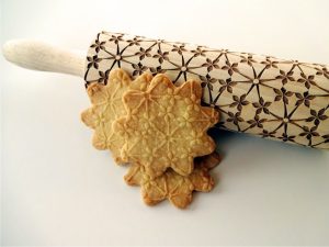 p 1 3 1 0 1310 FLORAL NET embossing rolling pin