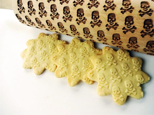 p 1 3 6 2 1362 SKULL and CROSSBONES Embossing Rolling Pin scaled
