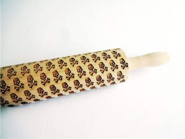p 1 3 6 5 1365 SKULL and CROSSBONES Embossing Rolling Pin scaled