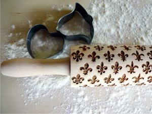 p 5 3 4 534 Fleur De Lis Embossing Rolling Pin