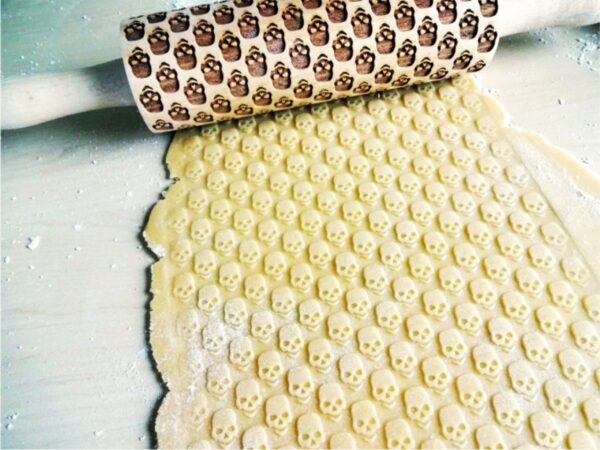 p 5 6 6 566 SKULLS Embossing Rolling Pin scaled
