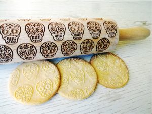 p 5 7 4 574 SUGAR SKULLS Embossing Rolling Pin