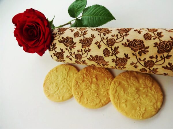 p 6 7 3 673 ROSES WREATH embossing rolling pin scaled