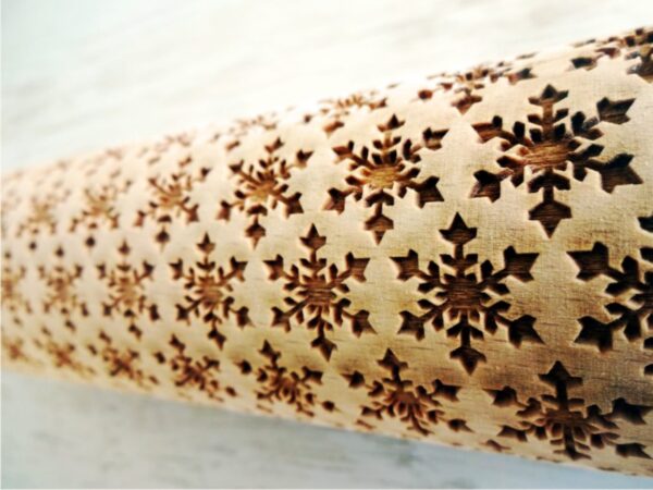 p 7 4 8 748 LET IT SNOW embossing rolling pin scaled
