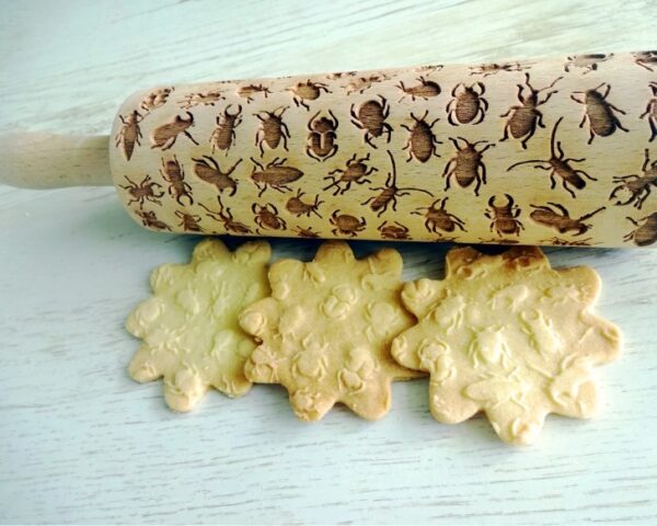 p 8 0 7 807 INSECTS Embossing Rolling Pin