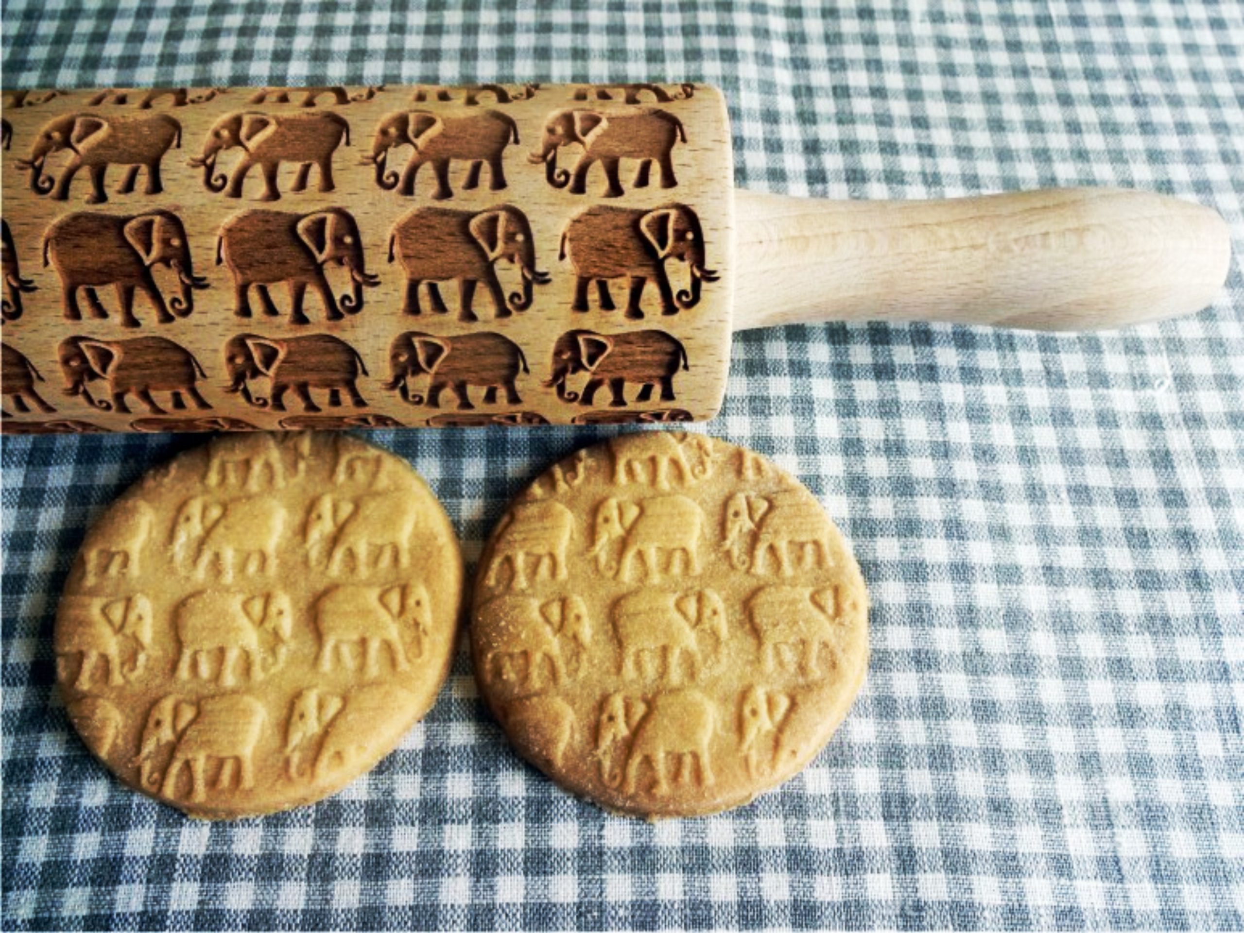 p 9 1 6 916 ELEPHANTS Embossing Rolling Pin scaled