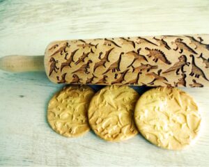 p 9 2 8 928 DINOSAURS Embossing Rolling Pin scaled