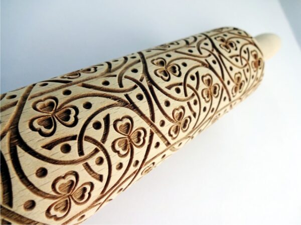 p 9 5 8 958 CLOVER KNOT embossing rolling pin
