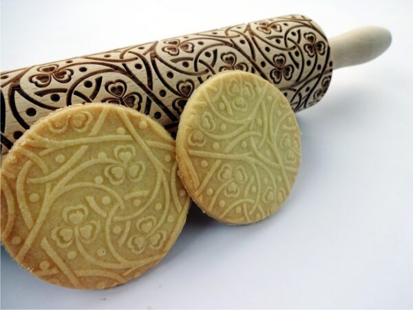 p 9 6 2 962 CLOVER KNOT embossing rolling pin