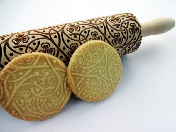 p 9 6 4 964 CLOVER KNOT embossing rolling pin