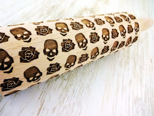 p 1 5 7 6 1576 SKULLS and ROSES Embossing Rolling Pin scaled