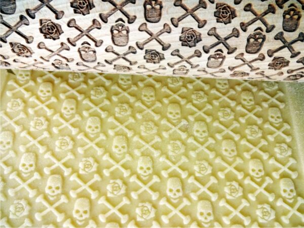 p 1 5 8 4 1584 SKULLS CROSSBONES and ROSES Embossing Rolling Pin scaled