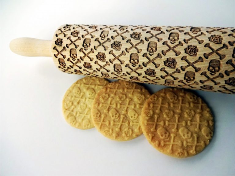 SKULLS, CROSSBONES and ROSES Embossing Rolling Pin