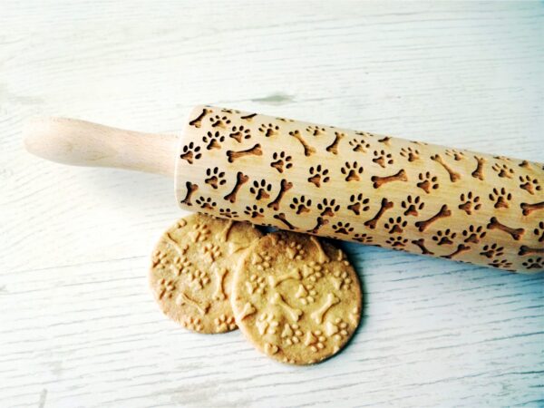 p 1 6 8 9 1689 PAW and BONES embossing rolling pin scaled