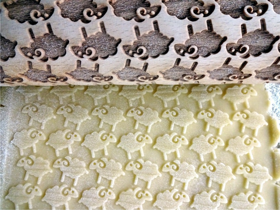 p 2 0 9 2 2092 SHEEP Embossing Rolling Pin
